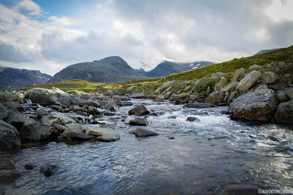 Strömmande vatten vid Sylarna, Jämtlandstriangeln | Foto: Fanny Hejdström