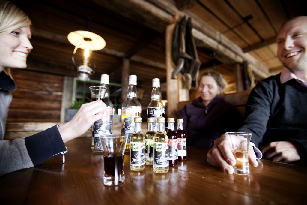 Drinks together at Buustamon in Are | Adventure Sweden