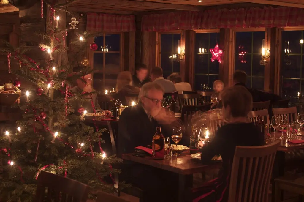 Julbord Buustamons fjällgård. Foto: Kristoffer Björkman