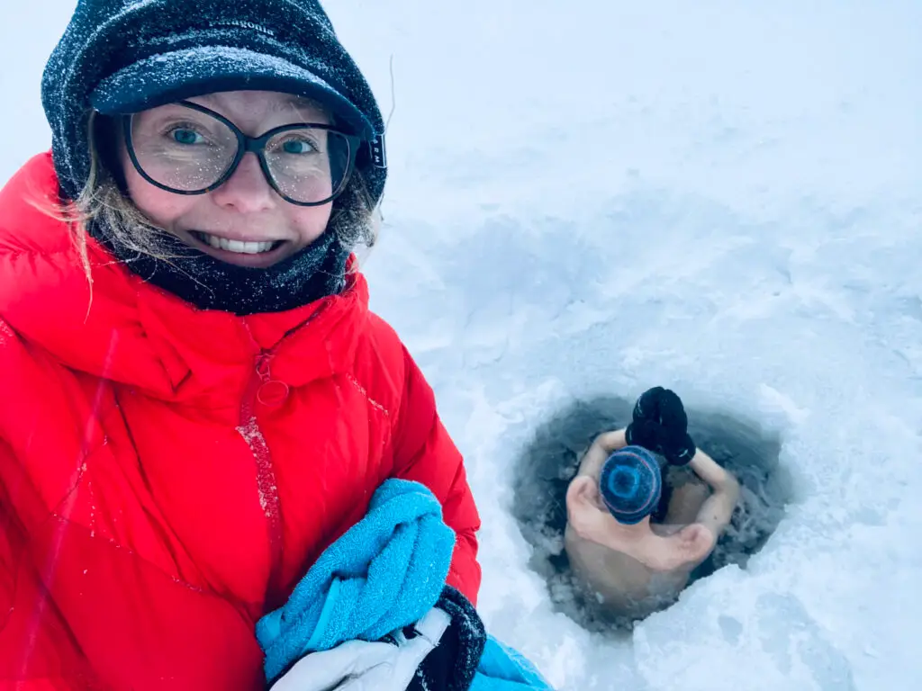 Holding towel Maria Wilhelmsson