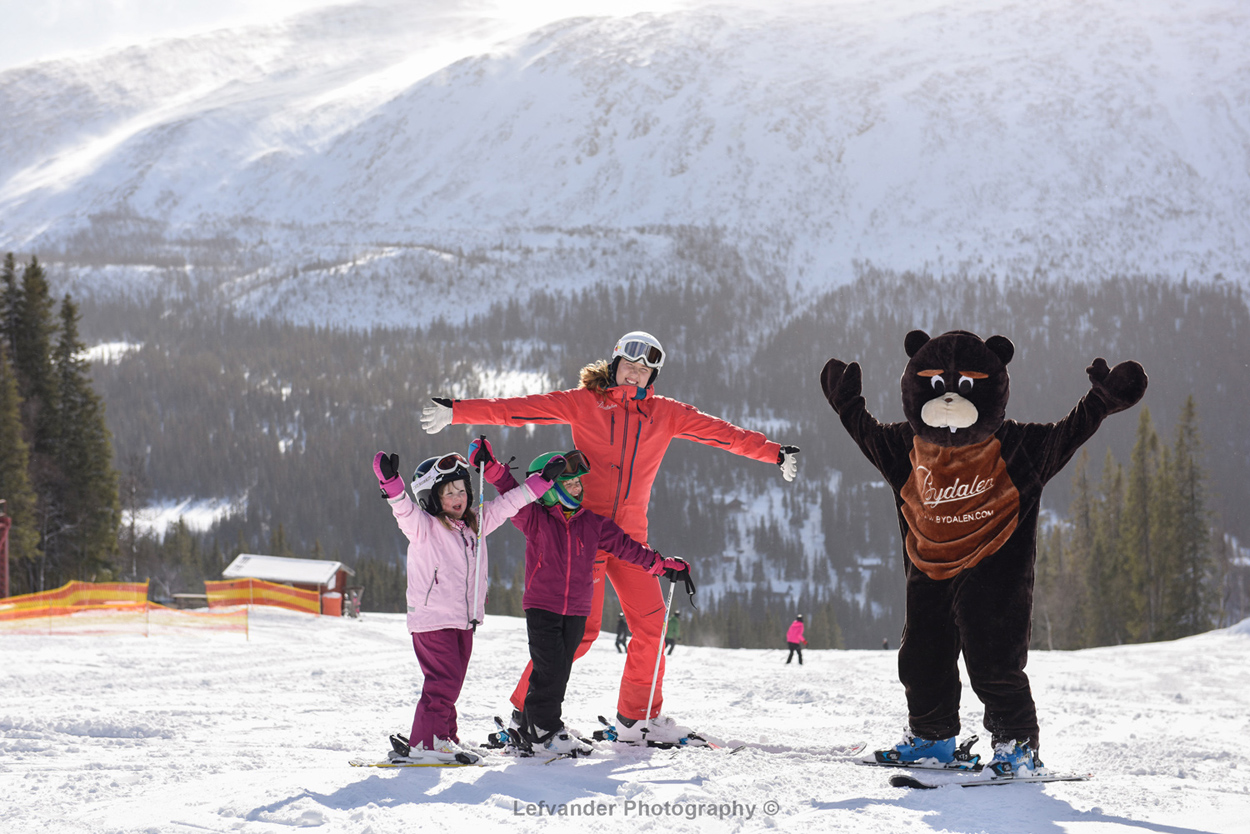 Skidskola Bydalen maskot glada barn