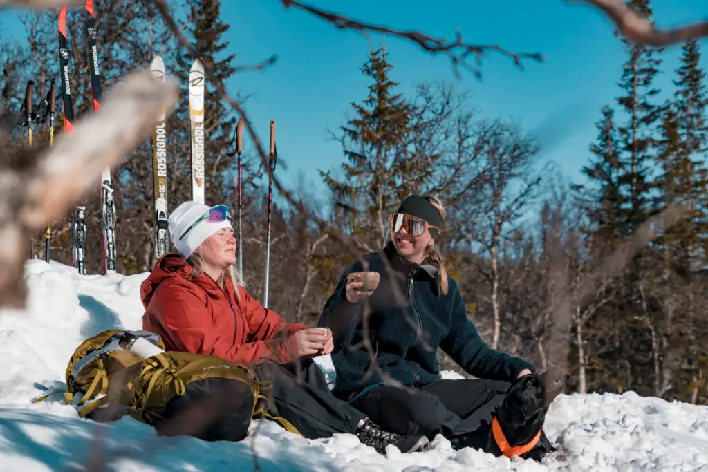 Fika i snön Trillevallen Mats Lind