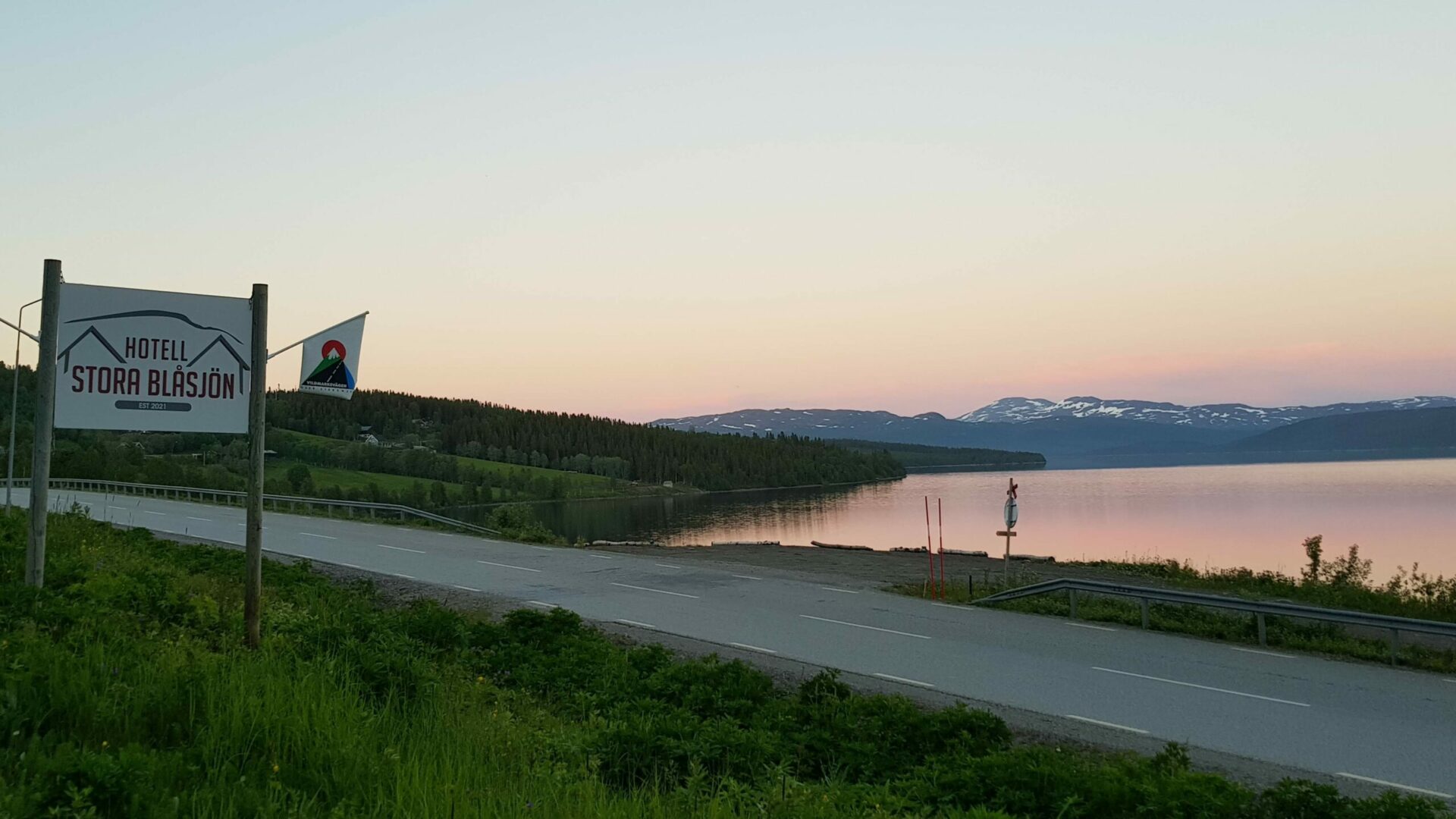 Evening light in Stora Blåsjön Wilderness road