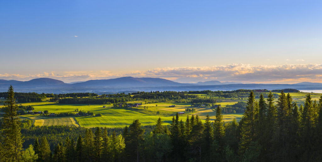 Frösön med Oviksfjällen i bakgrunden. Foto: Göran Strand