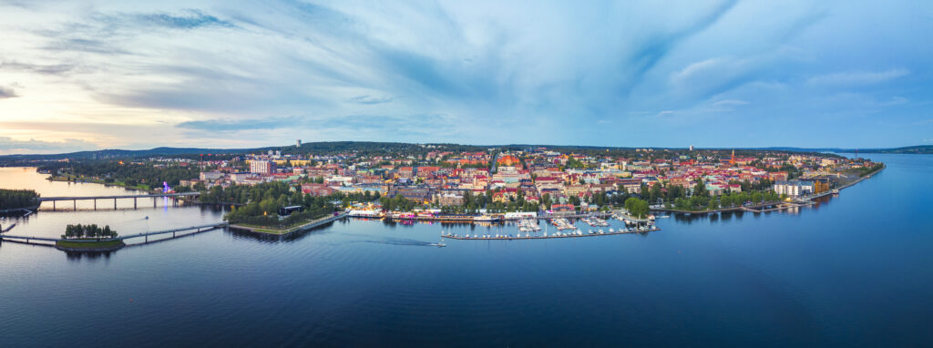 Östersund är den enda staden i Jämtland Härjedalen och en av Sveriges mest populära sommardestinationer med en mängd aktiviteter och upplevelser.