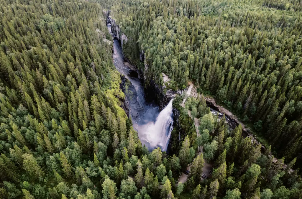 Hällingsåfallet Vildmarksvägen Darren Hamlin